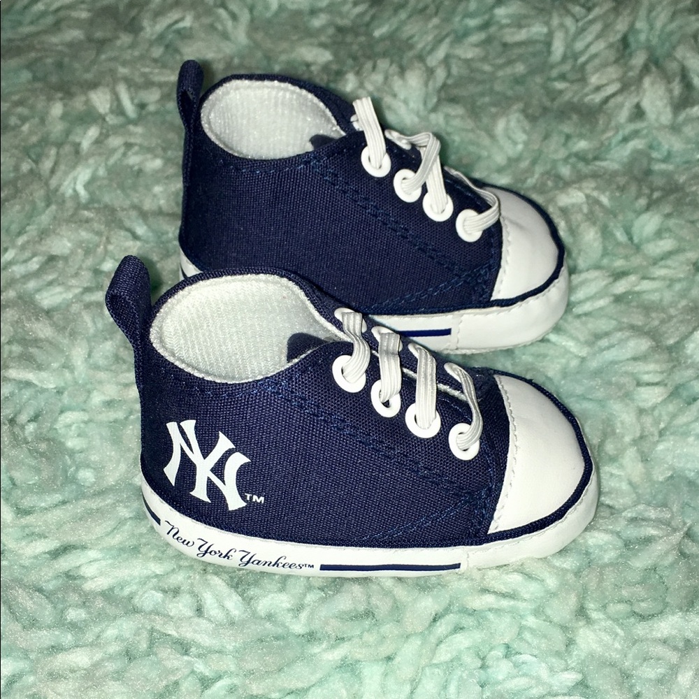 Baby shoes - Picture 3 of 5